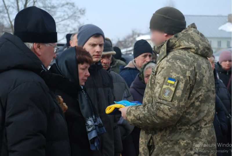 У Шостці провели в останню путь водія ЗСУ Андрія Лакозу