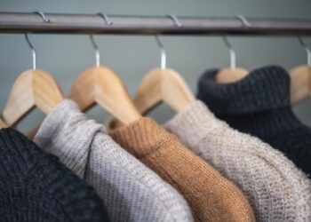 У СРСР це було в кожній шафі: бабусин лайфхак для позбавлення від вологи та затхлості