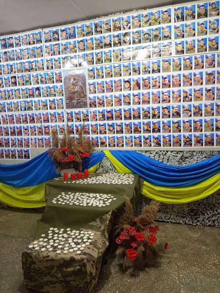 У волонтерському центрі &laquo;ШОСТКА &ndash; ДОБРО&raquo; вшанували пам&rsquo;ять загиблих захисників