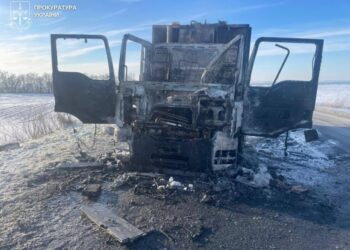 Унаслідок удару по сміттєвозу на Сумщині поранено трьох чоловіків