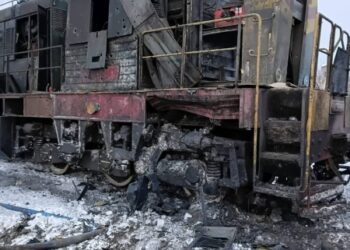 Унаслідок удару по залізничному вокзалу у Шосткинській громаді поранено чергову станції та пошкоджено вагон незламності