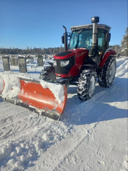 З самого рання у Шосткинській громаді триває розчистка снігу