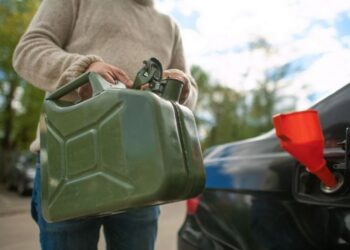 Скільки пального має бути в баку: експерти назвали базовий мінімум