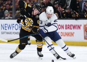 НХЛ: драма в Бостоні та результативний Торонто