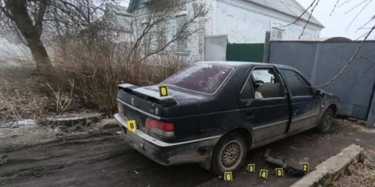 Юнак, який намагався спалити авто своєму опоненту, відповідатиме ще й за втягнення малолітнього у злочинну діяльність