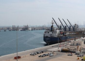 На Близькому Сході припиняють роботу нафтові та газові об’єкти