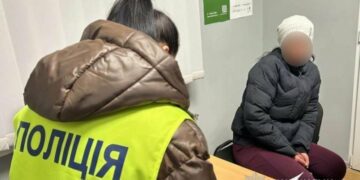 Вдарила ножем у груди: на Сумщині судитимуть жінку