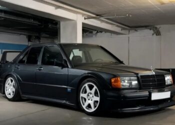 Справжній раритет: старий 36-річний Mercedes 190 оцінили в $400 000 (ФОТО)