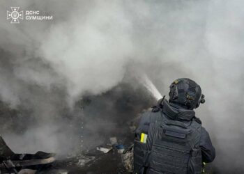 Росіяни знову атакували Шосткинську громаду: горів гараж