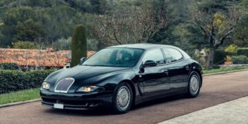 Розкішна капсула часу: на продаж виставили унікальний седан Bugatti 90-х (ФОТО)