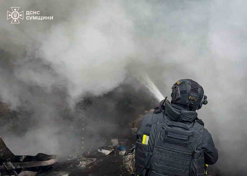 Росіяни знову атакували Шосткинську громаду: горів гараж