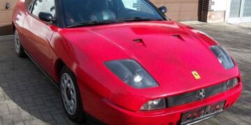 Ferrari за ціною iPhone: у Німеччині продають фейковий “суперкар” за 1000 євро (ФОТО)