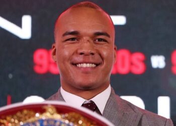 Чемпіон WBO зробив вибір між Усиком та Ітаумою