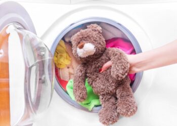 Ці 8 речей можна прати в машинці, але ніхто про це не знає: несподіваний список