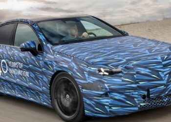 Зміниться до невпізнання: новий Mercedes C-Class показали на перших офіційних фото