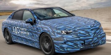 Зміниться до невпізнання: новий Mercedes C-Class показали на перших офіційних фото