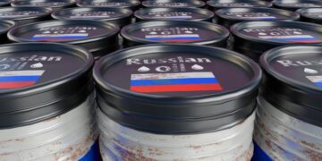 “Дим було видно навіть у Фінляндії”: українські дрони обвалили експорт нафти з РФ, – Reuters