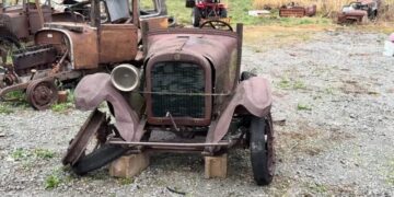 Фантастична живучість: Dodge 1920-х поїхав після понад 60 років на звалищі (ВІДЕО)