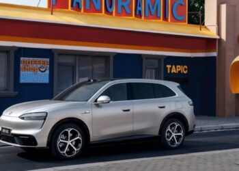 Багате оснащення і запас ходу 760 км: дебютував електрифікований кросовер від Huawei (ФОТО)