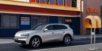 Багате оснащення і запас ходу 760 км: дебютував електрифікований кросовер від Huawei (ФОТО)