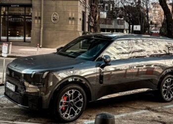 880 сил і 4,3 с до сотні: в Україну привезли електрифікованого побратима Volvo XC90 (ФОТО)