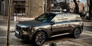 880 сил і 4,3 с до сотні: в Україну привезли електрифікованого побратима Volvo XC90 (ФОТО)