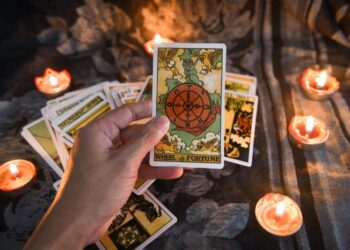 Гороскоп на 30 березня за картами Таро: Близнюкам – енергія, Левам – вигідні пропозиції