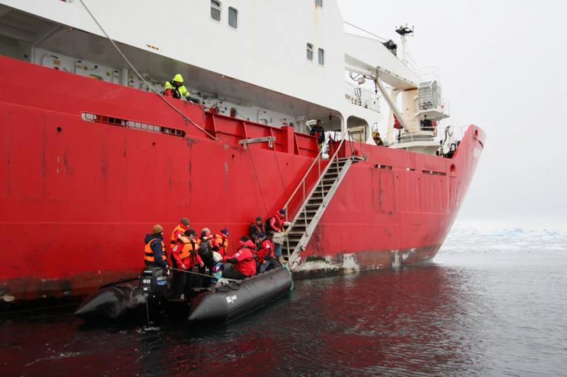 На станції "Академік Вернадський" завершилася перезмінка річних команд