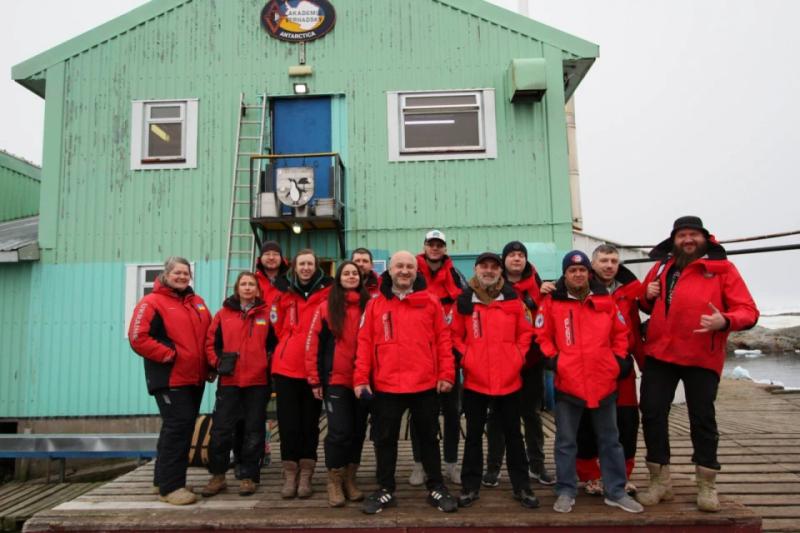 На станції "Академік Вернадський" завершилася перезмінка річних команд