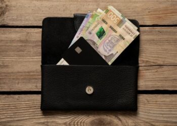 Отримують до 150 тисяч гривень на місяць: кому в Україні платять найбільші зарплати