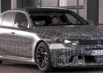 Радикальна зміна зовнішності: новий BMW M5 помітили на дорозі (відео)