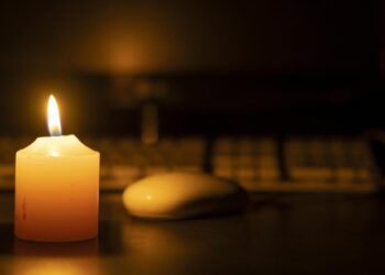 У суботу в Україні знову вимикатимуть світло: хто і коли буде сидіти без електроенергії