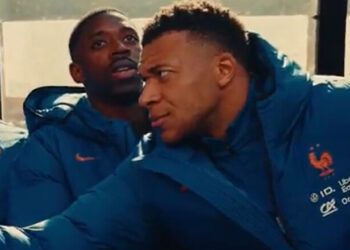 ВІДЕО. Мбаппе здивував усіх: що він робив на лавці під час матчу Франції