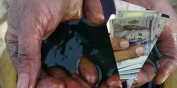 “Жодна крапля не залишить регіон”: в Ірані погрожують підняти ціни на нафту до $200