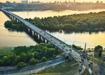 “Зволікати не можна “: в Національній академії наук розповіли, як зміцнити міст Патона у Києві