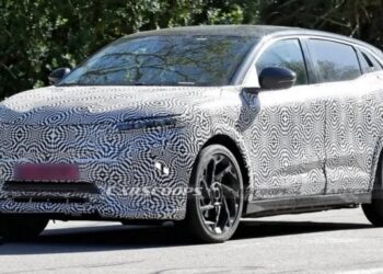 Нового суперника VW Golf від Renault показали наживо (ФОТО)