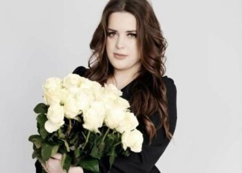 Рятувала людей після ворожих атак, а тепер постраждала сама: у комі 25-річна Юлія Анфіногенова, медсестра з Глухова