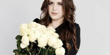 Рятувала людей після ворожих атак, а тепер постраждала сама: у комі 25-річна Юлія Анфіногенова, медсестра з Глухова