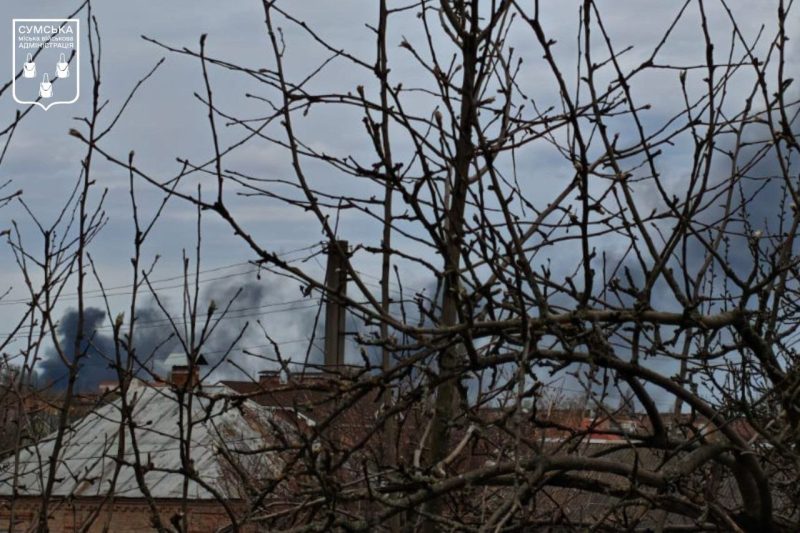 Росіяни завдали кількох ударів: на місці прильотів у Сумах виникли масштабні пожежі