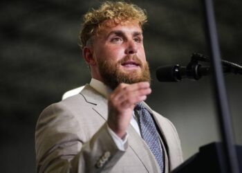 Екссуперник Джошуа розглядає можливість бою з Усиком