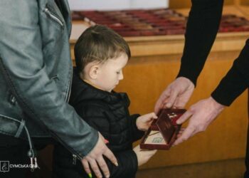 Олег Григоров передав високі державні нагороди, які указами Президента України посмертно присвоєні 25 захисникам із Конотопщини