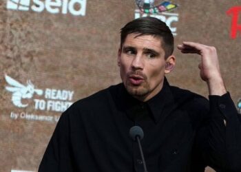 Верхувен пригрозив достроково завершити бій з Усиком