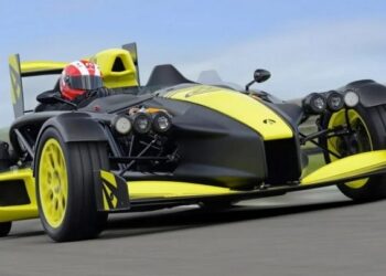 Як у “Формулі-1”: у Британії створили екстремальний болід для звичайних доріг (ФОТО)