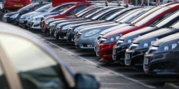 Скоротився імпорт вживаних авто в Україну