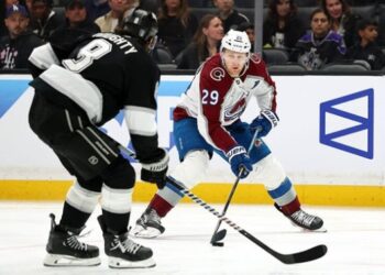 НХЛ: розгромна серія Колорадо триває