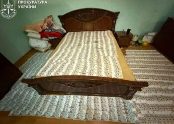 У Сумах викрито сутенерку, яка намагалася втягнути 16-річну сироту в проституцію