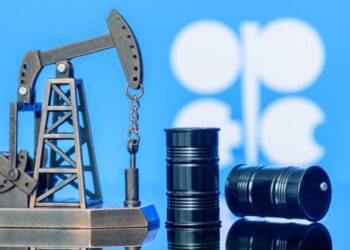 Країни ОПЕК+ домовилися збільшити видобуток нафти у травні