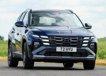 Експерти назвали бензинові авто, які українці розкуповують як “гарячі пиріжки”