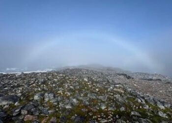 Українські полярники зафіксували білу веселку