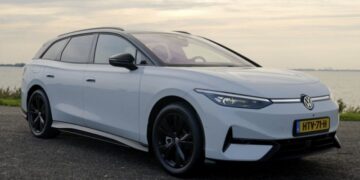 Volkswagen випустила дешевший ID.7 з запасом ходу до 500 км (ФОТО)